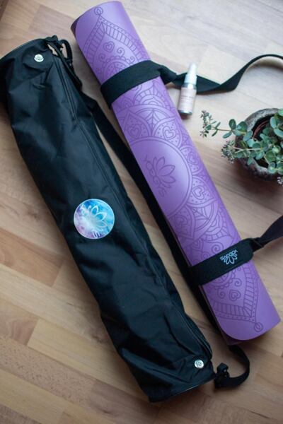 Included with a YOGGYS mat, you gain a practical bag, strap and aromatherapy cleaning spray. Obal na podložku zdarma